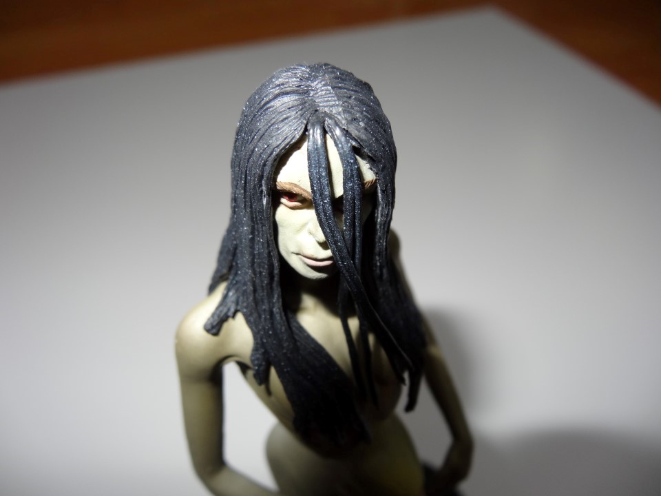 Figurine Alma Fear 1